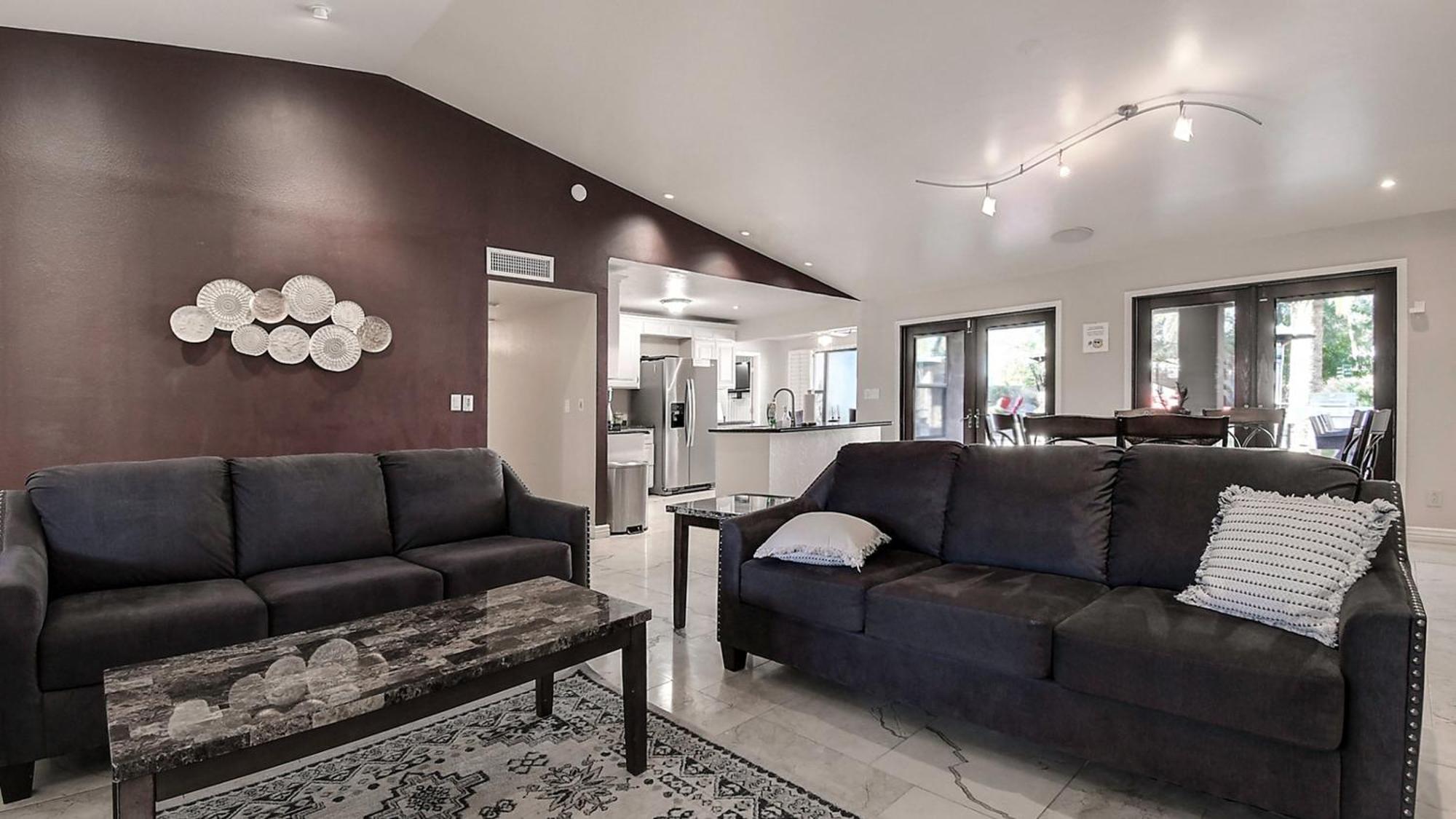 Newly Listed Customized Beds 8 Kings Or 18 Total Holiday home Phoenix